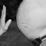 Immagine di un piatto con alimenti naturali per ridurre pancia gonfia e peso in eccesso.